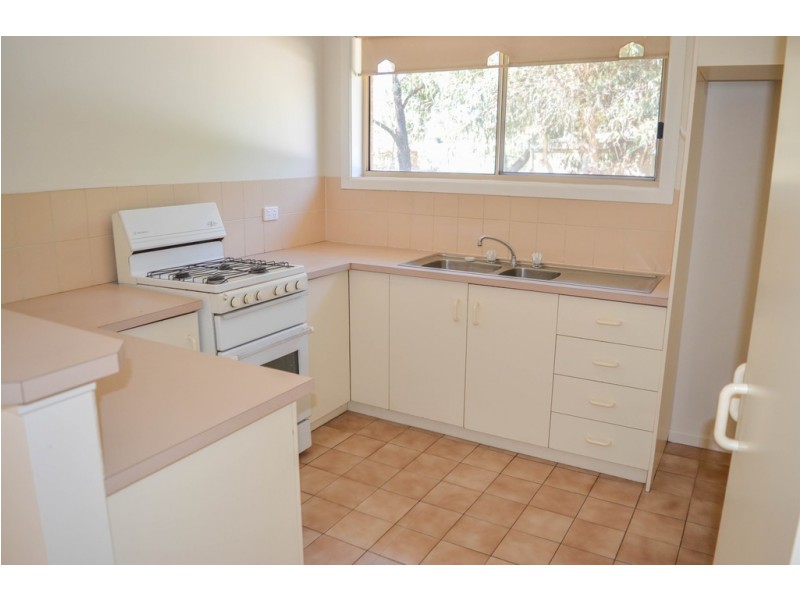 7 Matheson Place, Estella NSW 2650