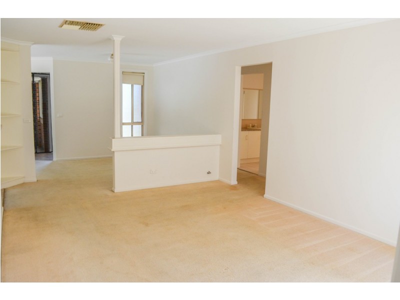 7 Matheson Place, Estella NSW 2650