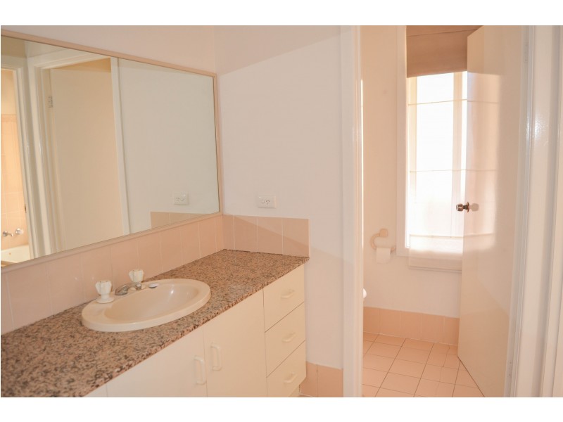 7 Matheson Place, Estella NSW 2650