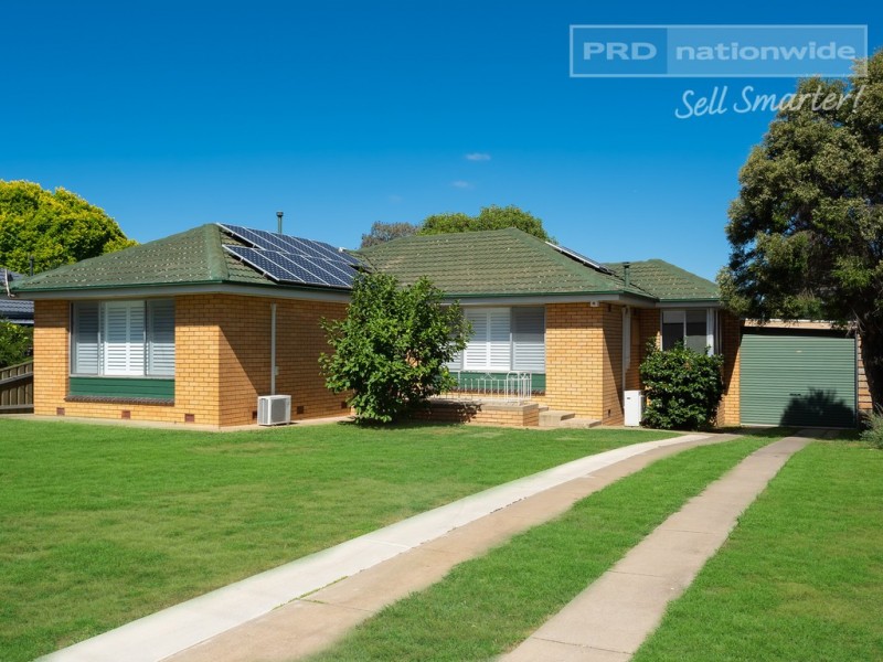 24 Nixon Crescent, Tolland NSW 2650