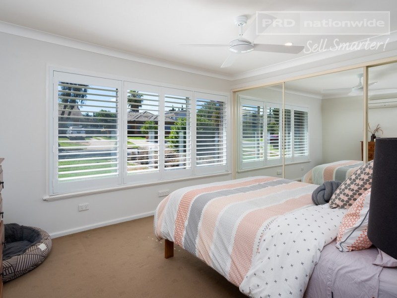 24 Nixon Crescent, Tolland NSW 2650