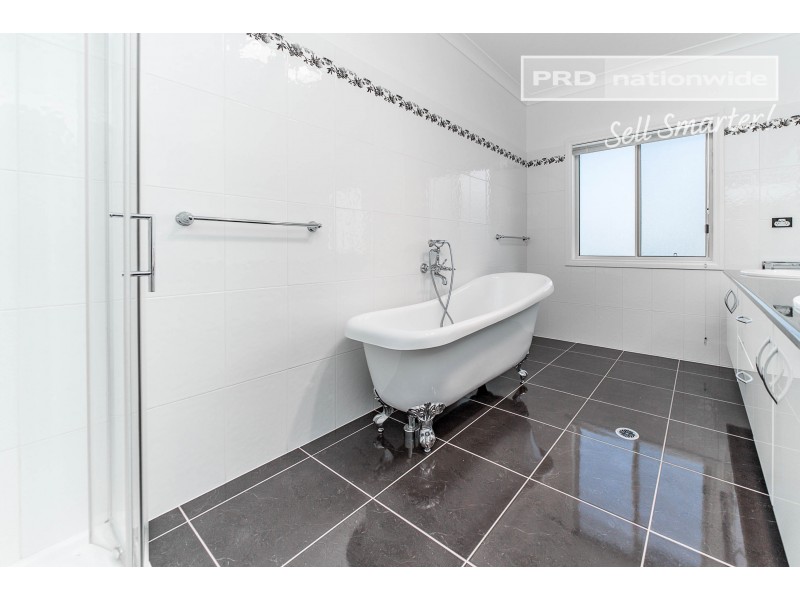 28 Atherton Crescent, Tatton NSW 2650
