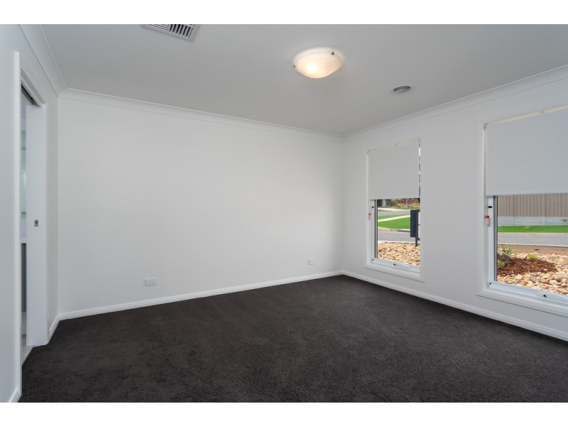 4 Barrett Street, Lloyd NSW 2650