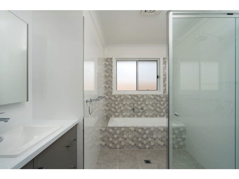 4 Barrett Street, Lloyd NSW 2650