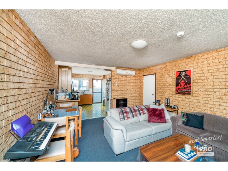 2/7B Henschke Avenue, Tolland NSW 2650