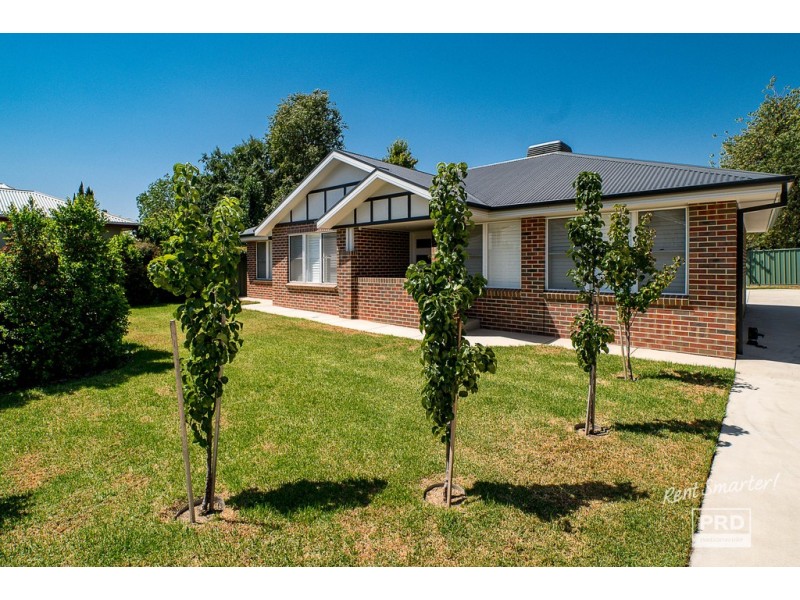 2/34 Lindsay, Turvey Park NSW 2650