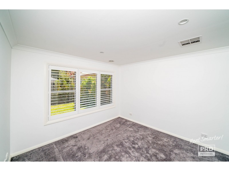 2/34 Lindsay, Turvey Park NSW 2650