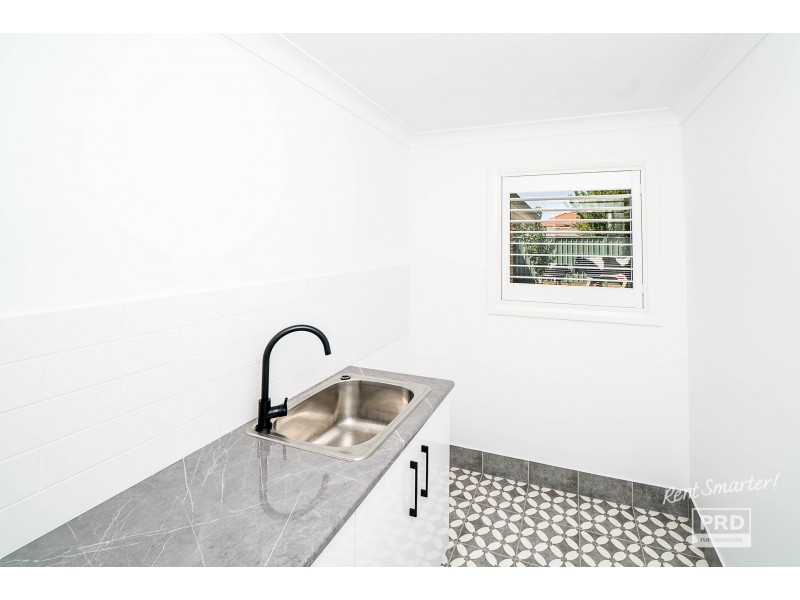 2/34 Lindsay, Turvey Park NSW 2650