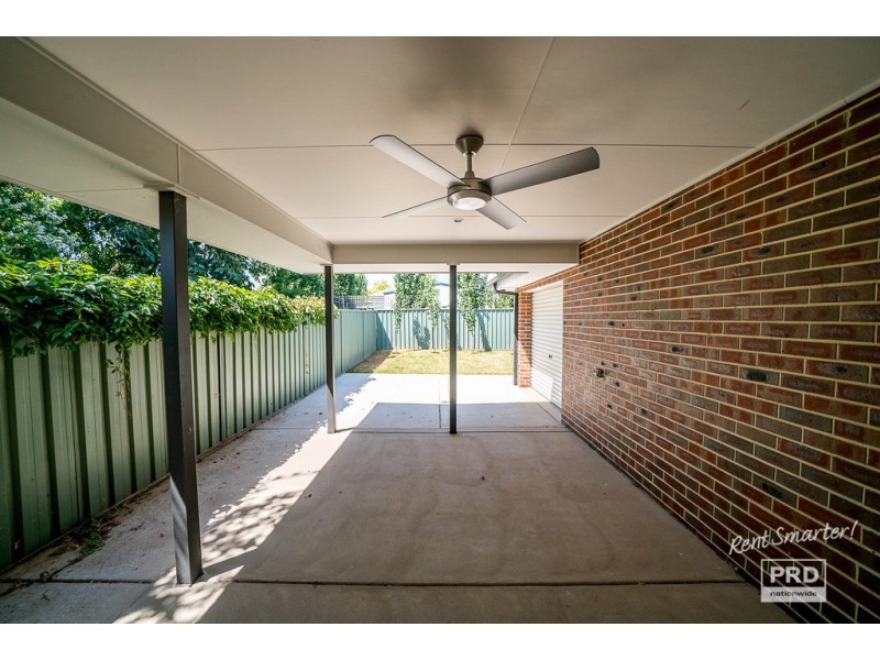 2/34 Lindsay, Turvey Park NSW 2650