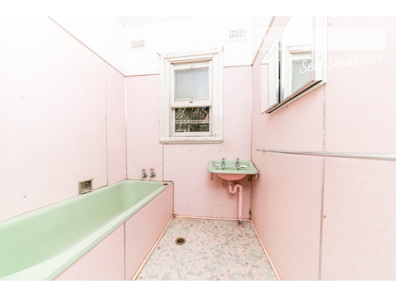 197 Lake Albert Road, Kooringal NSW 2650