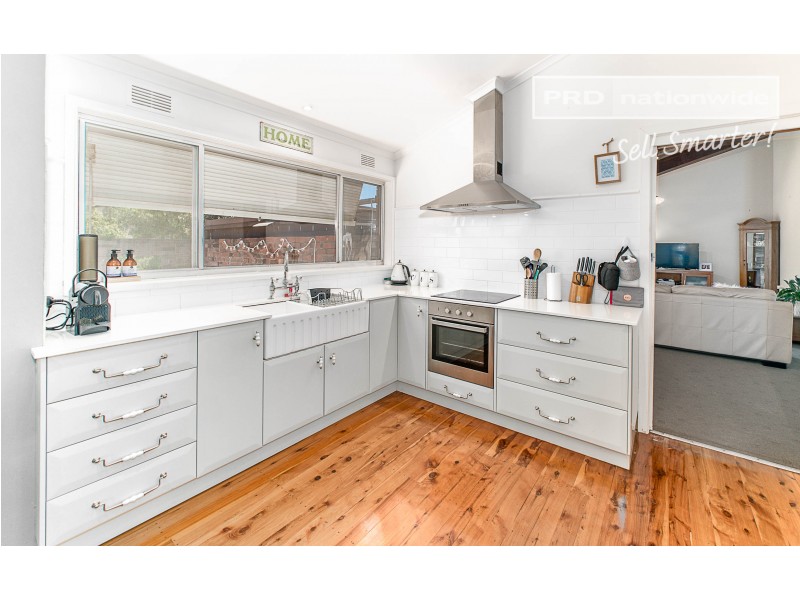 5 Falcon Place, Kooringal NSW 2650