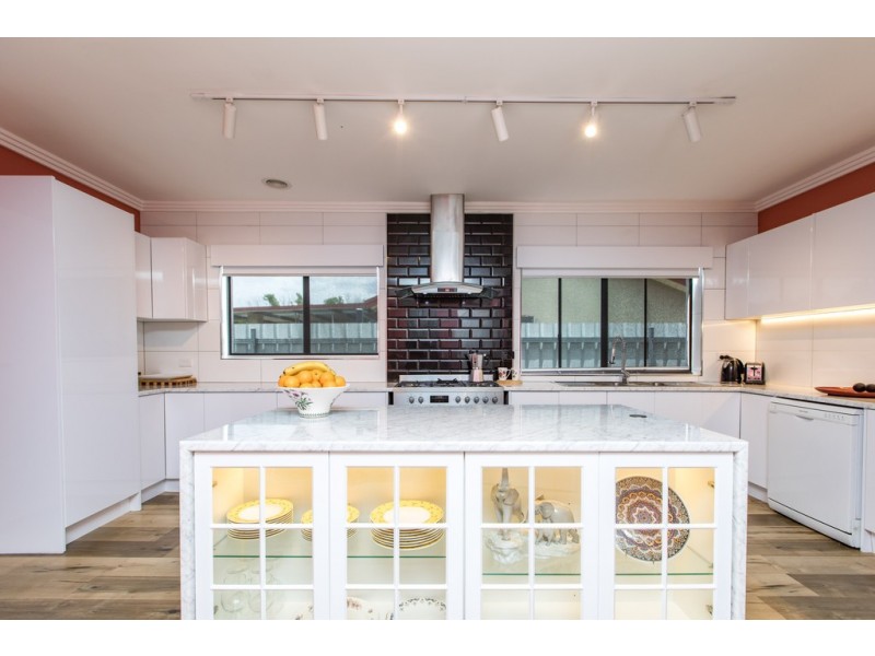 451 Lake Albert Road, Lake Albert NSW 2650