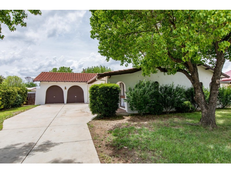 451 Lake Albert Road, Lake Albert NSW 2650
