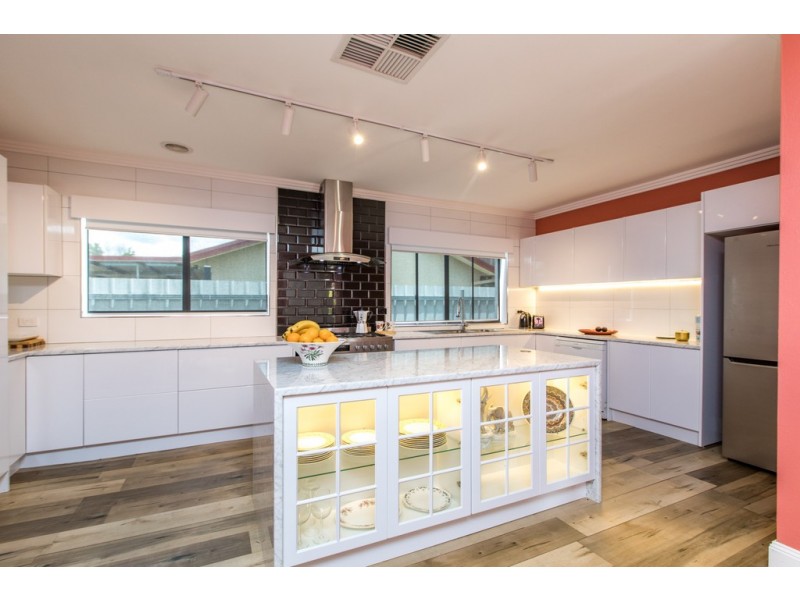 451 Lake Albert Road, Lake Albert NSW 2650