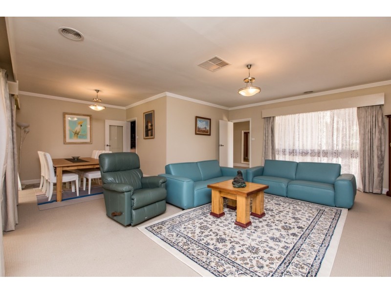 451 Lake Albert Road, Lake Albert NSW 2650
