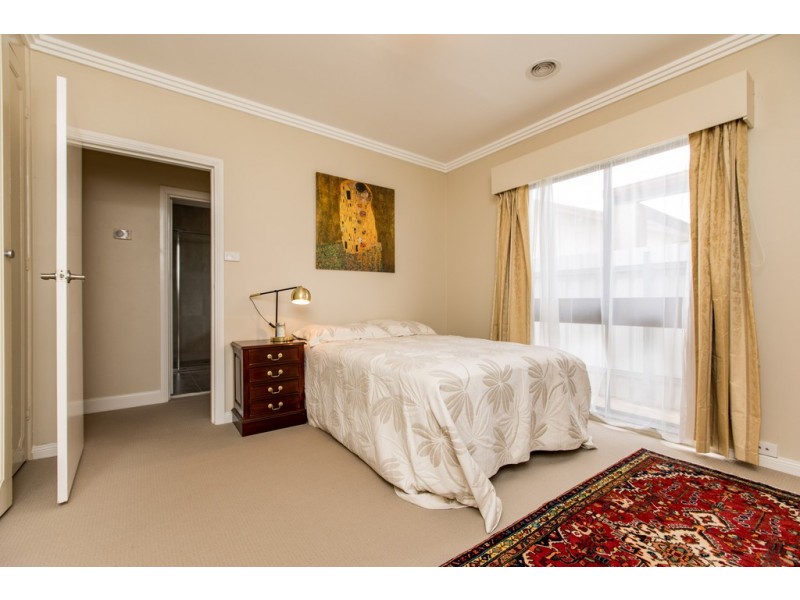 451 Lake Albert Road, Lake Albert NSW 2650