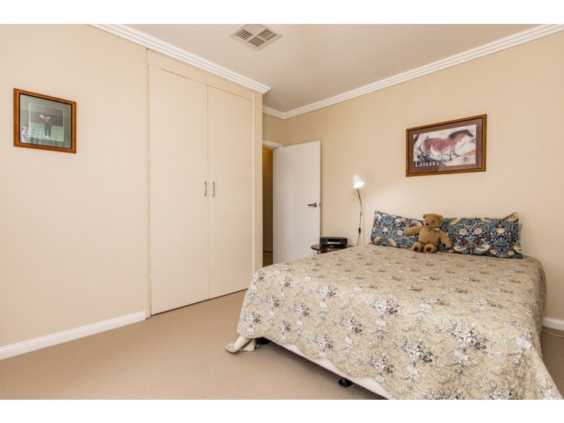 451 Lake Albert Road, Lake Albert NSW 2650