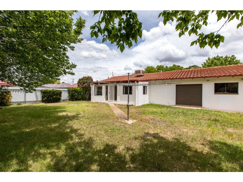 451 Lake Albert Road, Lake Albert NSW 2650
