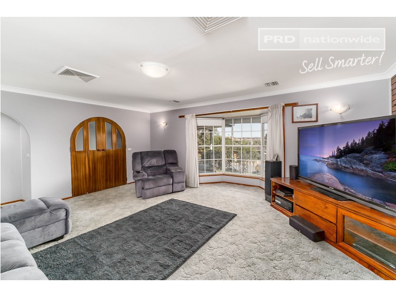17 Malaya Drive, Tolland NSW 2650