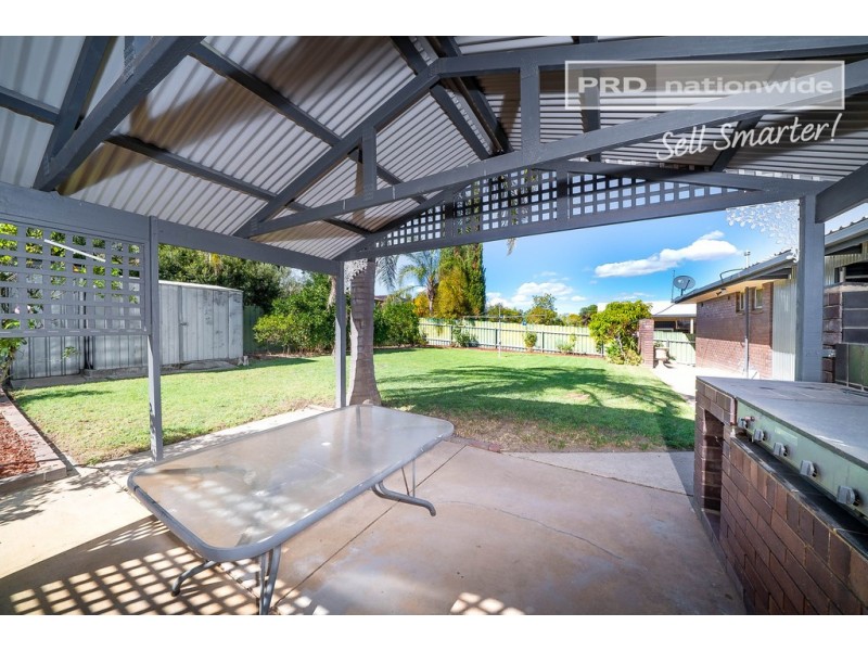 17 Malaya Drive, Tolland NSW 2650