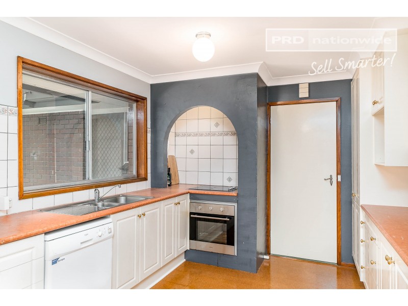 17 Malaya Drive, Tolland NSW 2650