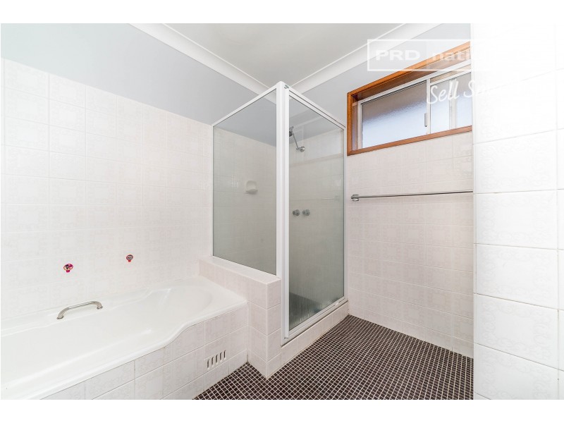 17 Malaya Drive, Tolland NSW 2650