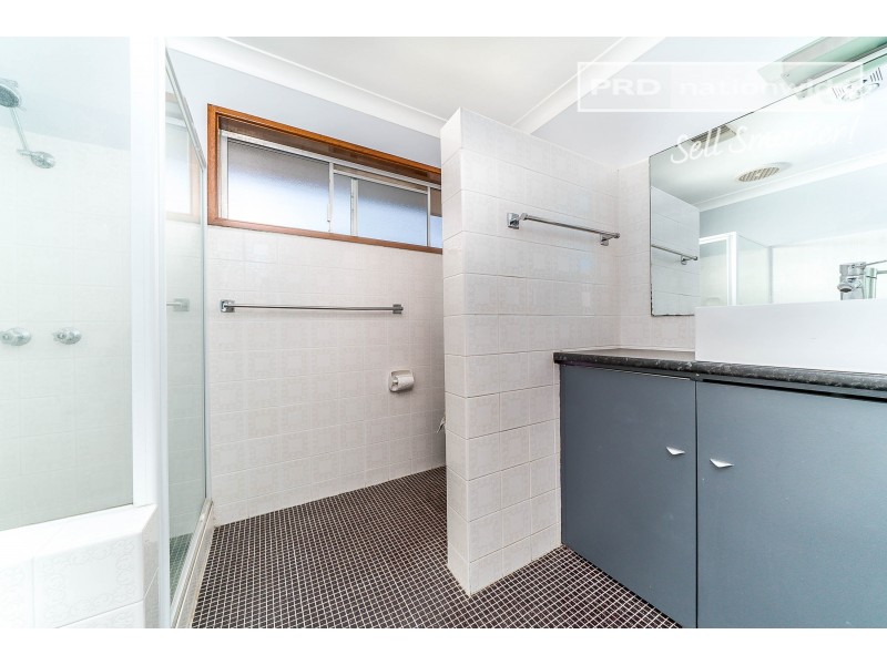 17 Malaya Drive, Tolland NSW 2650