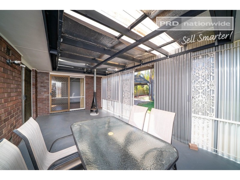 17 Malaya Drive, Tolland NSW 2650