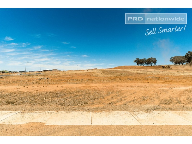 71 Deakin Avenue, Lloyd NSW 2650