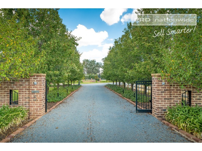 5 Veronica Place, Lake Albert NSW 2650