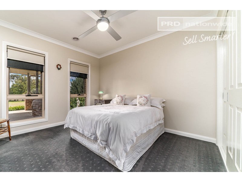 5 Veronica Place, Lake Albert NSW 2650