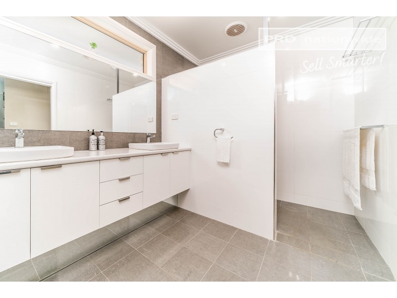 5 Veronica Place, Lake Albert NSW 2650