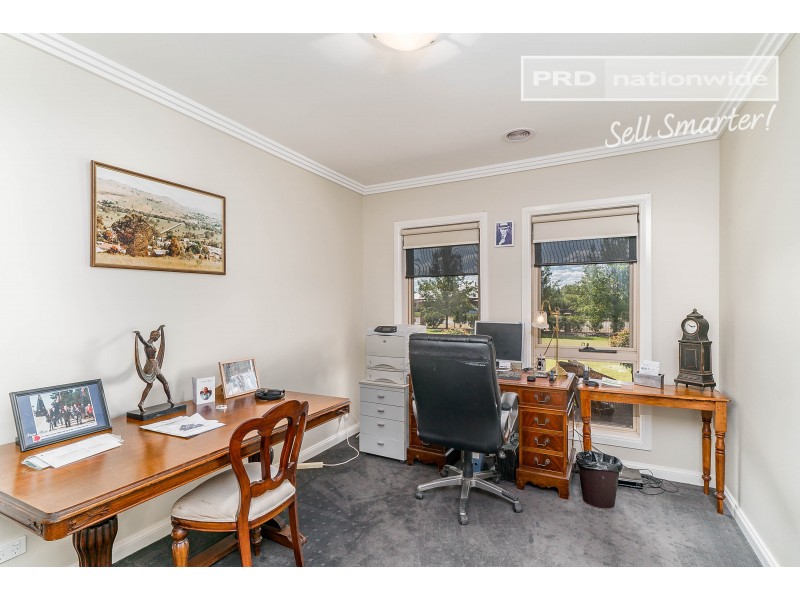 5 Veronica Place, Lake Albert NSW 2650