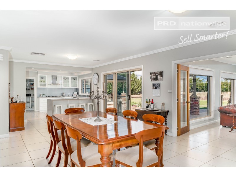 5 Veronica Place, Lake Albert NSW 2650
