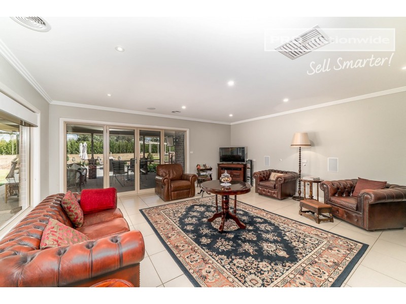 5 Veronica Place, Lake Albert NSW 2650
