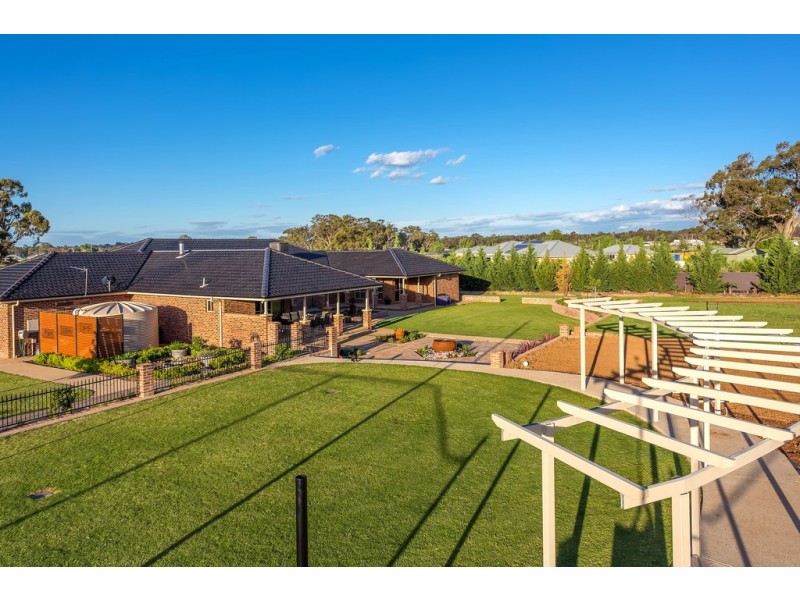 5 Veronica Place, Lake Albert NSW 2650
