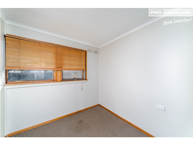 15 Chifley Crescent, Kooringal NSW 2650