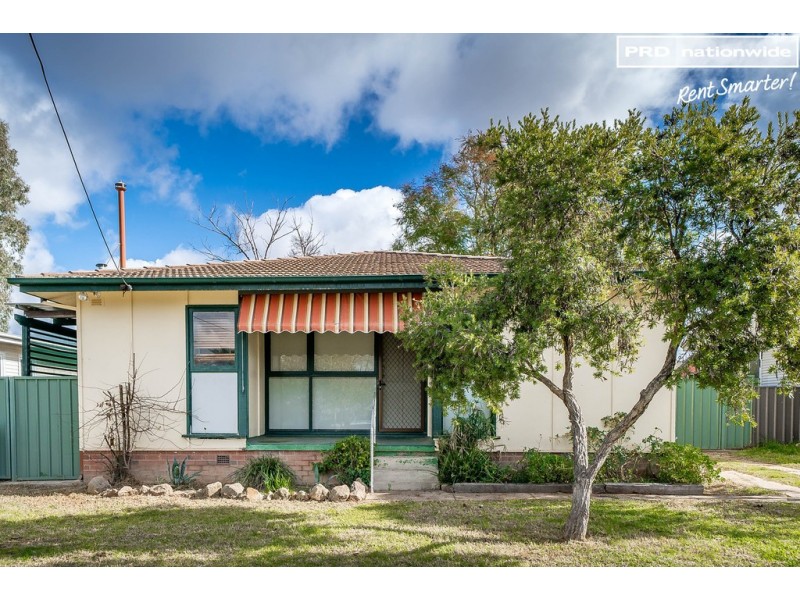 15 Chifley Crescent, Kooringal NSW 2650