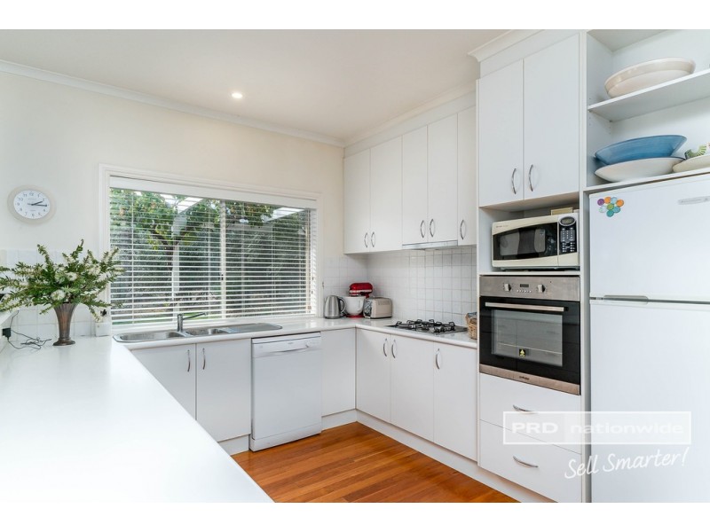 10 Kapooka Road, San Isidore NSW 2650