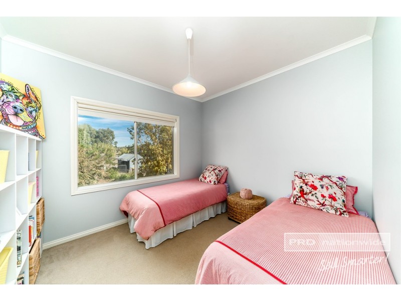 10 Kapooka Road, San Isidore NSW 2650