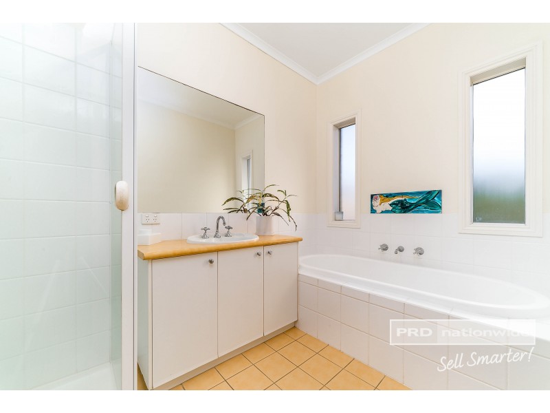 10 Kapooka Road, San Isidore NSW 2650
