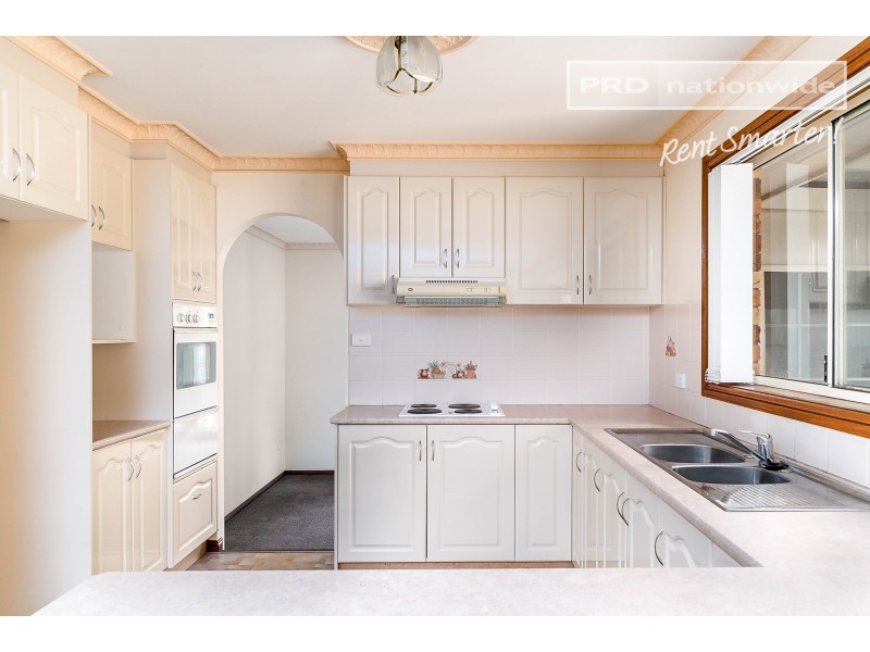 7 Minya Place, Glenfield Park NSW 2650