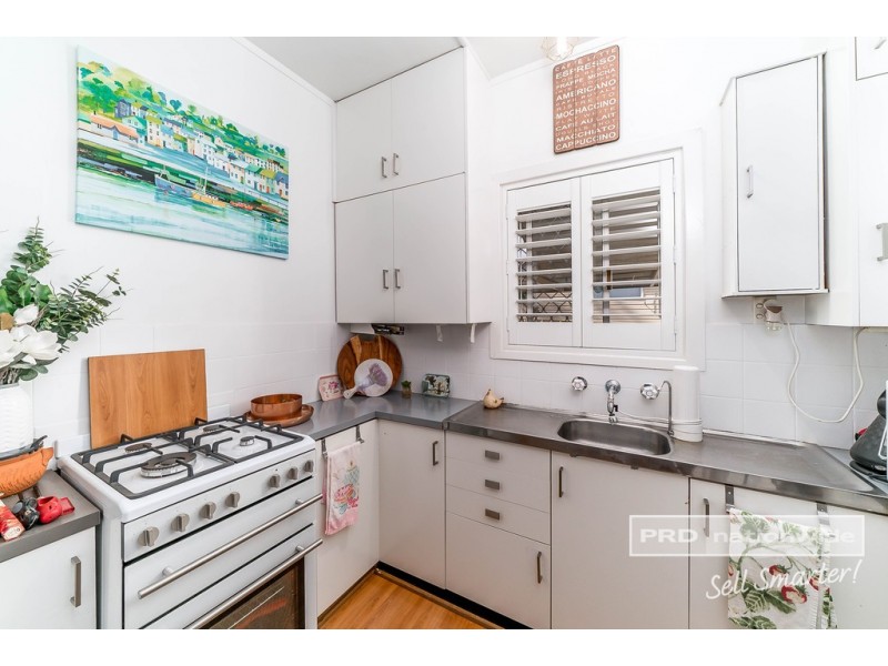 156 Macleay Street, Mount Austin NSW 2650