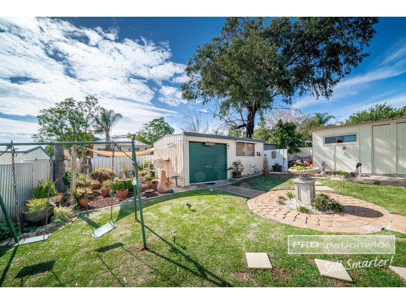 156 Macleay Street, Mount Austin NSW 2650