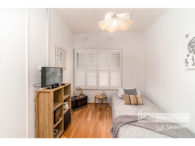 156 Macleay Street, Mount Austin NSW 2650