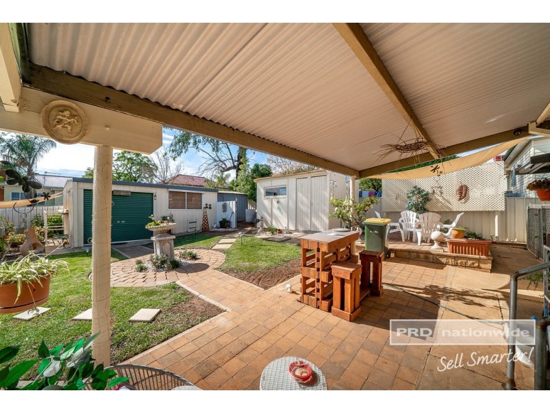 156 Macleay Street, Mount Austin NSW 2650