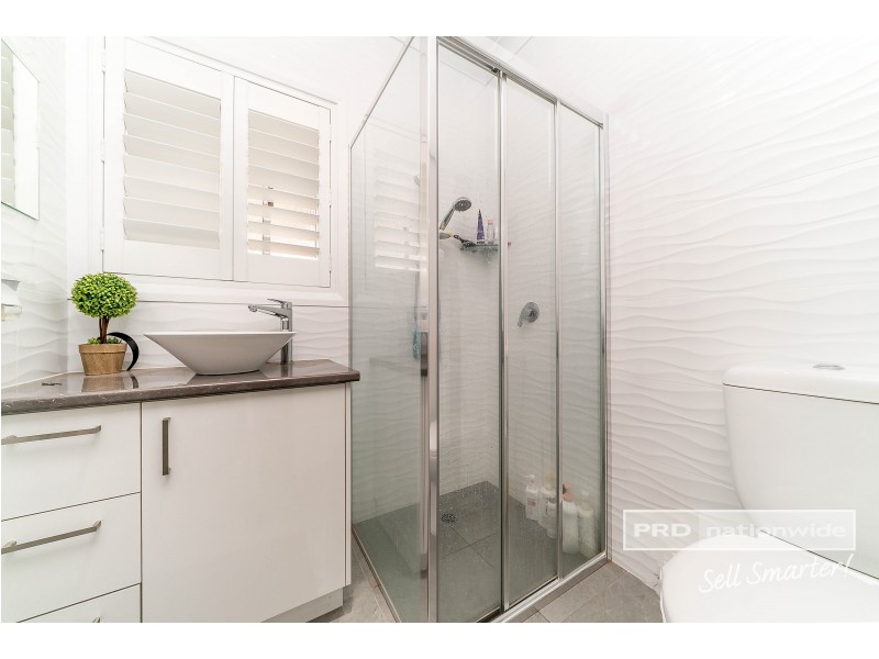 156 Macleay Street, Mount Austin NSW 2650