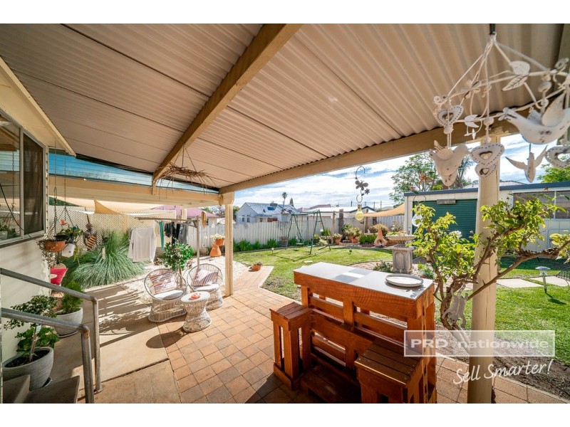 156 Macleay Street, Mount Austin NSW 2650