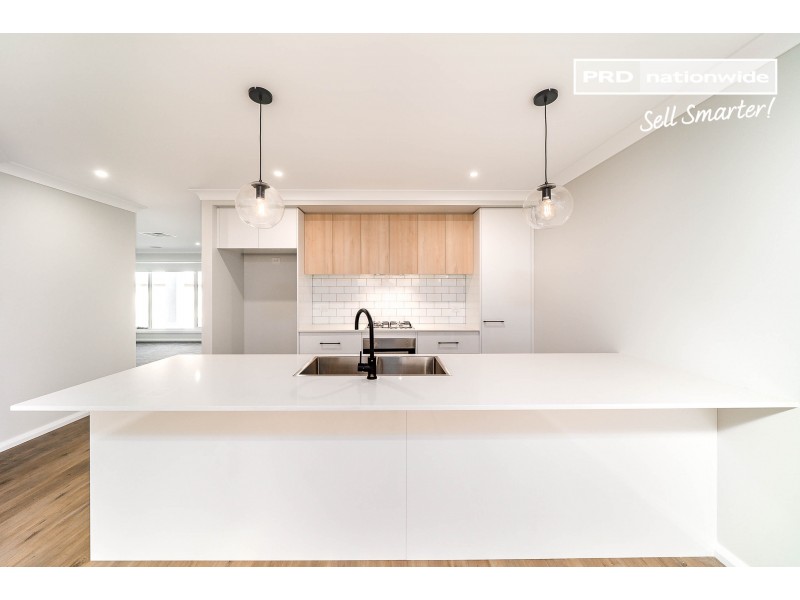 2/8 Wylie Court, Boorooma NSW 2650