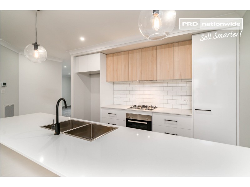 2/8 Wylie Court, Boorooma NSW 2650